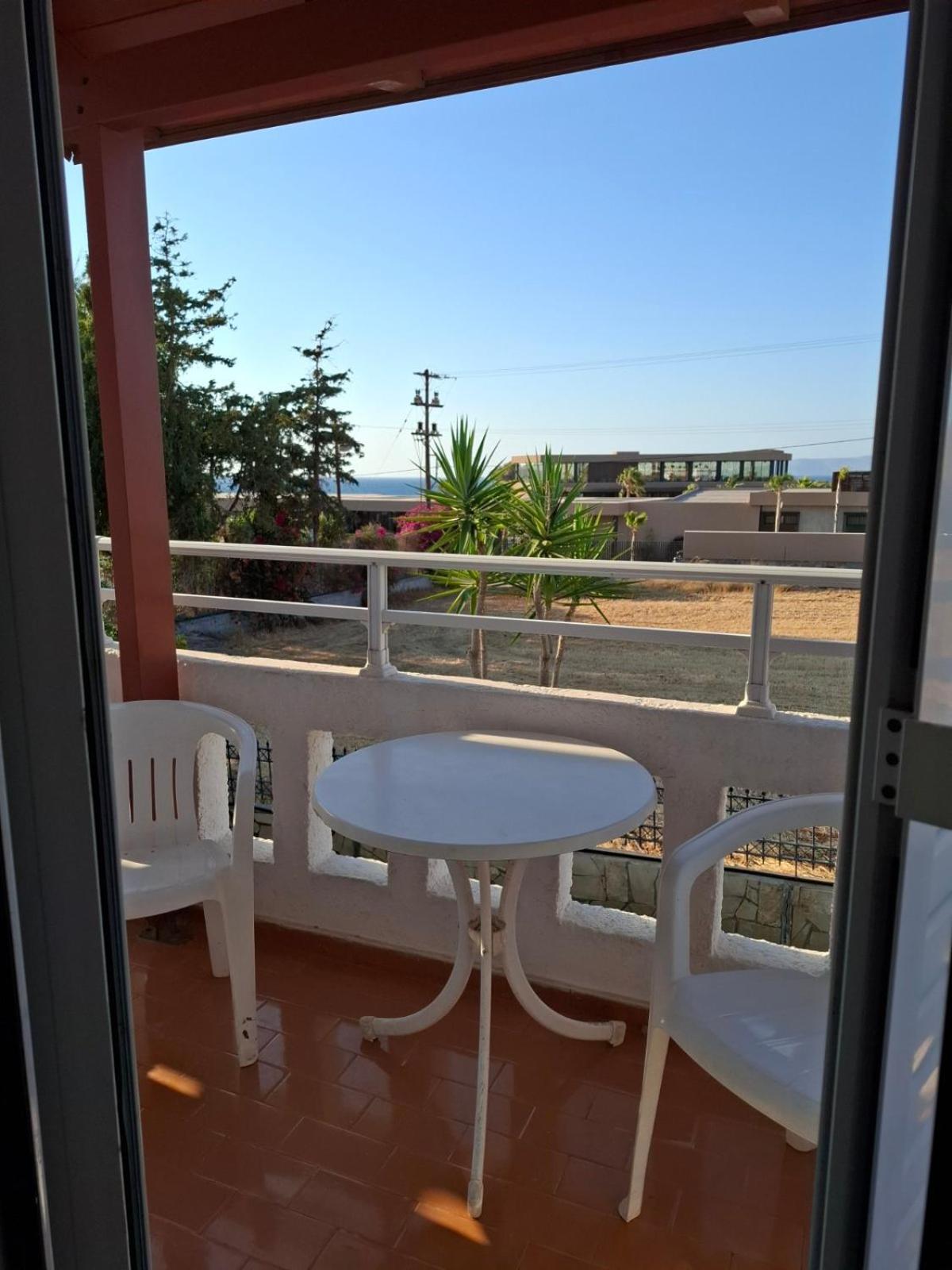 Ariadni Apartments Картерос Екстер'єр фото